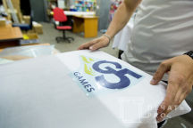 Белые футболки с логотипом «G5»