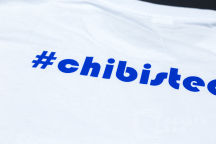 Белые футболки с надписью «CHIBISTEAM»