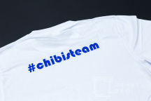 Белые футболки с надписью «CHIBISTEAM»