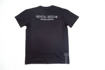 Черные футболки с надписью «Rental Bees»